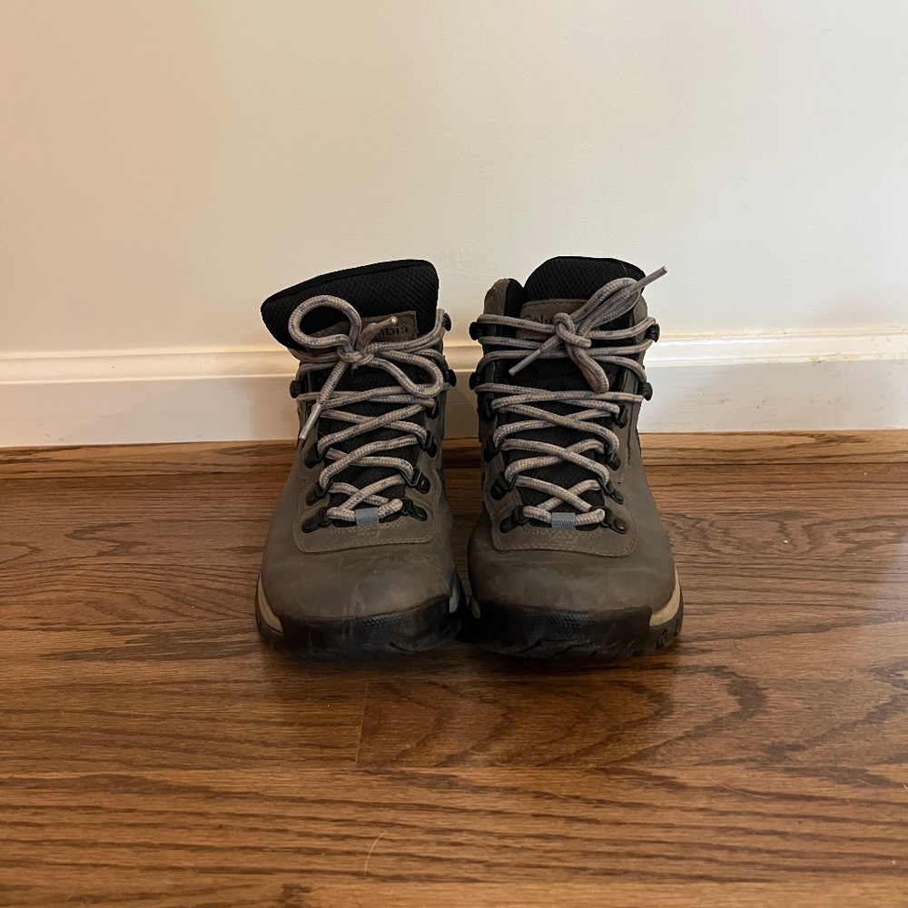 Columbia women’s hiking boots 8.5